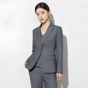 Costume professionnel pour femme 2025 – Gris uni, col blanc, fermeture boutonnée simple, pantalon taille haute – Idéal pour le bureau et les trajets quotidiens - Product Image 5