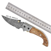 Couteau de poche en acier Damas en gros DD-FK-WH934, fait main, lame tranchante de haute qualité 90mm, acier inoxydable 58-62 HRC, bois d'olivier