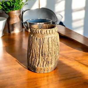 Grand pot en bois au design luxueux et rustique, jardinière verticale contemporaine pour plantes vivantes d'intérieur - Product Image 1