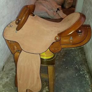 Selle de cheval en cuir occidental de qualité supérieure sur accessoires de chevaux de course éco-cuir - Product Image 1