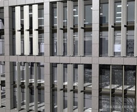 Fournisseur d'usine direct, persiennes en aluminium motorisées horizontales modernes sur mesure, écologiques, durables pour la ventilation extérieure