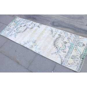 Alfombra Turca Vintage de 2x5.3 pies, Alfombra de Lana Blanca con Diseño de Camuflaje - Product Image 2
