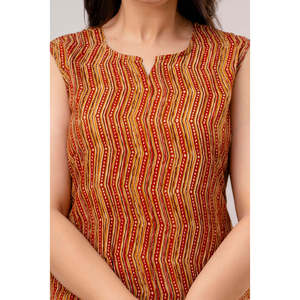 Bata de Baño para Mujer con Estampado Animal Abstracto Color Granate, Suave y Sexy, con Cintura Elástica, Ropa de Casa ODM - Product Image 4
