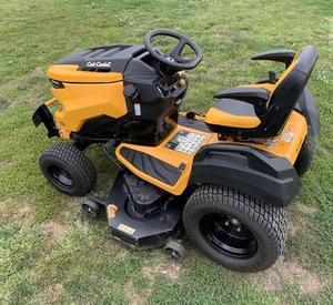 NOUVEAU Cub Cadet XT2 Enduro Series Lawn Tractor XT2 LX42 - Product Image 4