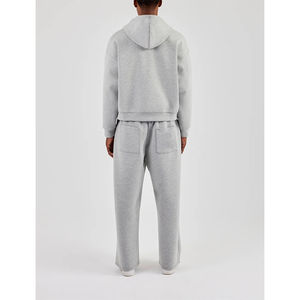 Conjunto Deportivo Personalizado para Hombre en Gris Claro con Chaqueta con Capucha y Cremallera y Pantalones Holgados para un Estilo Deportivo Informal - Product Image 3