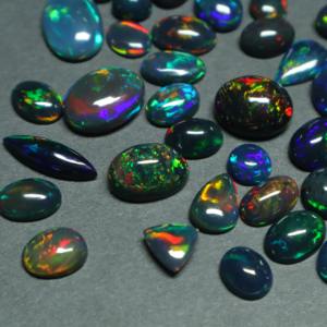 อัญมณีทรงหลังเบี้ยโอปอลทรงหลังเบี้ยสีดำจากเอธิโอเปียนธรรมชาติพร้อมด้วยวงรี/ลูกแพร์/ รูปหัวใจและไฟสีฟ้าสำหรับการทำเครื่องประดับ - Product Image 5