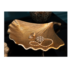 Plateau de bol de feuille de palmier en métal de finition d'or décoratif de table pour le service - Product Image 1