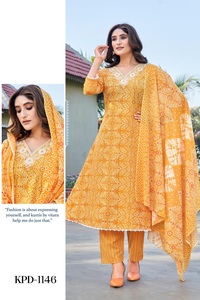 Nouvel ensemble de tissu en rayonne et coton pur 60-60 avec dupatta imprimé, exclusivité en ligne - Product Image 3