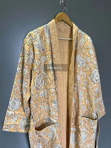 Floral Kantha Chaqueta acolchada unisex Ropa larga de invierno y Playa Cierre de cinturón de relleno de algodón transpirable - Product Image 2