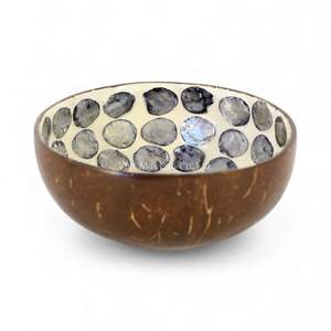 Tazón de Coco Bohemio Hecho a Mano con Incrustaciones de Nácar y Concha Natural, Accesorio Decorativo Ecológico para el Hogar, Vietnam - Product Image 1