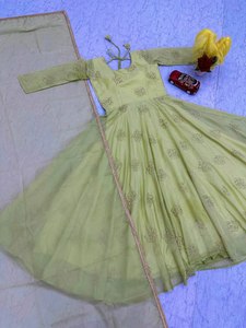 Robe tendance et élégante en semi-viscose douce avec broderie de sequins, robe avec travail de sequins, dupatta - Product Image 3