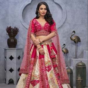 Vente en gros de Lehenga Choli en soie Banarasi en Inde Fournisseurs de vêtements indiens et pakistanais en soie Banarasi ivoire - Product Image 1