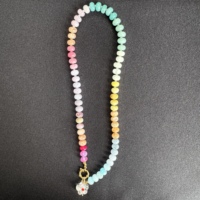 Collier en pierres naturelles perlées en or 18 carats avec pendentif fleur mignon et perles d'énergie colorées personnalisées, 15 pièces, idéal pour un cadeau