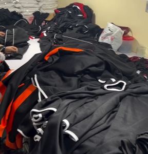 Pantalones Cortos de Baloncesto Auténticos con Graffiti Personalizado, Cierre con Cordón, Método de Tejido de Punto, Directamente del Fabricante en Pakistán - Product Image 3