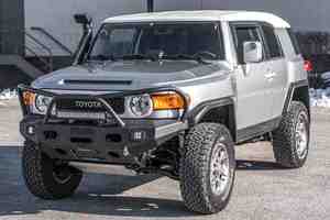 2024 Cruiser 2 Owners V6 Power 4WD Diferencial Trasero Bloqueable Modificaciones Todoterreno Volante a la Izquierda Asientos de Cuero Traseros - Product Image 2