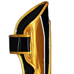 Espinilleras Profesionales Ligeras de Cuero PU con Cierre de Velcro, Construcción Duradera para Partidos de Fútbol - Uso para Adultos en Todas las Temporadas - Product Image 3