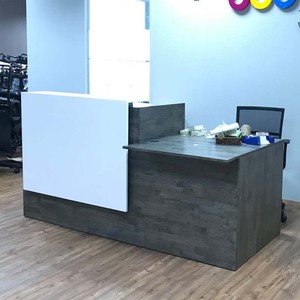 BLT68001 - Mostrador de Recepción Pequeño, Minimalista y Duradero, de Madera Natural con Luz LED, 200x90x105cm, para Clínicas y Hoteles - Product Image 4