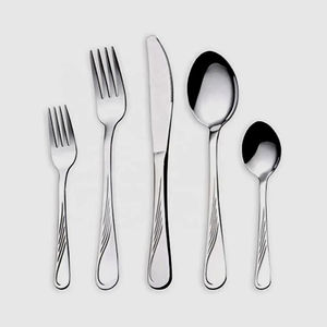 Ensemble de couverts modernes, parfait pour les dîners formels, les restaurants, les hôtels et les services de table élégants, provenant d'Inde. - Product Image 5