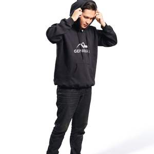 Sweat à capuche à la mode pour les jeunes Élégant et confortable avec une coupe moderne - Product Image 4