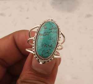 แหวนเงินแท้ประดับพลอยเทอร์ควอยซ์ธรรมชาติทรงรีแบบฝังขอบ งานแฮนด์เมด เหมาะสำหรับงานแต่งงานและงานปาร์ตี้ - Product Image 5