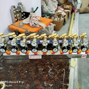 Collecteur d'eau Dubey International 10 entrées 10 sorties avec système de surveillance du débit, manomètre de pression et de température, sans rouille - Product Image 1