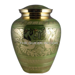 Urnes funéraires décoratives en laiton de qualité supérieure conçues avec des motifs détaillés pour un souvenir sophistiqué et honourable - Product Image 6