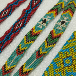 Colliers en perles de verre sur mesure, design vintage avec des ailes, chaînes de fête, qualité supérieure, coupe uniforme - Product Image 1