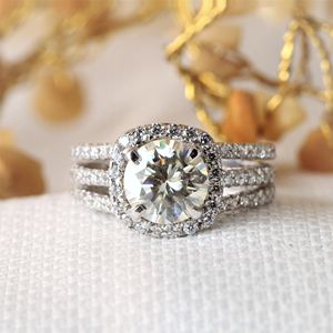 แหวนเจ้าสาวประดับหินทรงกลมสไตล์รัศมีวงเพชรสำหรับผู้หญิง - Product Image 1