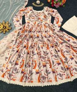 Superbe ensemble de vêtements de réception en filet Sharara avec travail à la main glamour et robe à motifs floraux avec perle élégante - Product Image 4