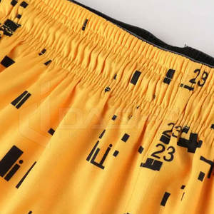 Pantalones cortos de baloncesto para hombre con logotipo personalizado OEM 2025, pantalones cortos de verano de talla grande con estampado de malla de poliéster transpirable - Product Image 4
