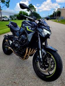 Motocicleta Kawasaki Z900 usada de 2024 a bajo precio en venta - Product Image 1