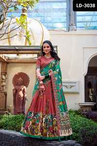 Les dernières femmes portent Tasar Silk Lehenga Choli avec Kalamkari Print With Foil Work with Printed Gotta Patti Lace Border Dupatta - Product Image 2