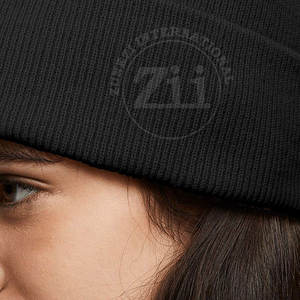 Bonnet unisexe léger et respirant fabriqué au Pakistan, design jacquard personnalisé, options de couleurs unies, courant pour adultes - Product Image 6