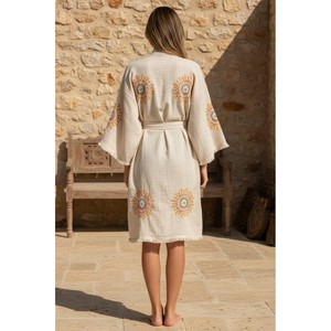 Bata de algodón 100% orgánico Varol Lady's con cuello tipo kimono - Lemura transpirable y cómoda, tejida con estampado semisólido personalizado para invierno - Product Image 5