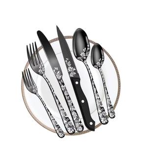 Couverts mats noirs élégants avec motif floral blanc pour cadeaux de pendaison de crémaillère, anniversaires et anniversaires de mariage, vente en gros en provenance d'Inde - Product Image 1