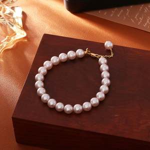 เจลิยา ไทม์เลส เอลเลแกนซ์สร้อยข้อมือมุกโทนสีทองคลาสสิก - Product Image 4