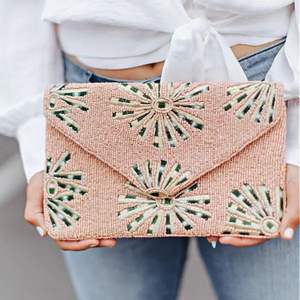 Embrayage brodé avec boucle de ceinture réglable - Product Image 2