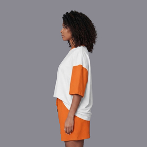Ensemble 2 pièces pour femme en jersey 100% coton OEM/ODM, logo imprimé sur mesure en sérigraphie, coupe oversize à épaules tombantes, bicolore. - Product Image 3