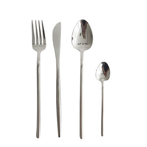 Ensemble de couverts dorés durables, fabriqués en acier inoxydable de haute qualité, parfaits pour les repas en famille - Product Image 5