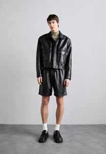 Chaqueta de Motociclista de Cuero PU con Cuello Alto, Estilo Casual, Delgada, de Invierno, con Logotipo Frontal, Impermeable, Transpirable y de Secado Rápido para Hombre - Product Image 2