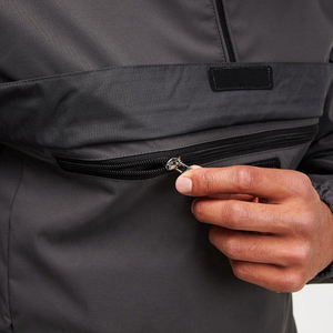Veste coupe-vent à capuche pour homme, style urbain, meilleur prix, avec logo personnalisé sur le devant, respirante, fermeture éclair, pour l'hiver et les activités de plein air - Product Image 6