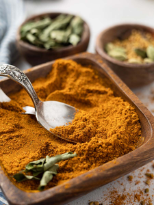 La poudre de curi est extraite d'épices qui donnent de la couleur aux aliments. C'est un ingrédient célèbre pour la cuisine de rue dans la cuisine asiatique pendant les vacances - Product Image 4
