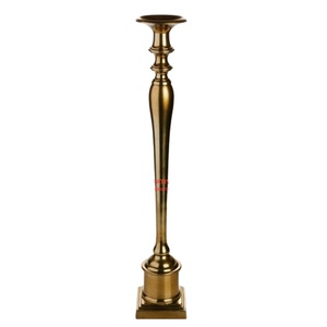 Candelabro moderno para decoración de boda, soporte de vela alto de aluminio con acabado antiguo dorado, a la venta - Product Image 1