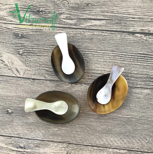 Cuillères à caviar de qualité supérieure Il existe de nombreux choix de couleurs Fabriqué à partir de coquilles de nacre naturelle Logo personnalisé gravé Taille 6x2cm - Product Image 4