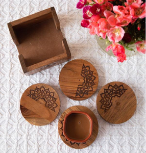 Posavasos redondos de madera natural con un patrón de mandala y caja de almacenamiento. Disponible a precios de mayoreo. - Product Image 1