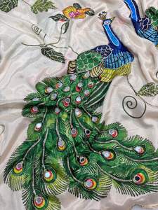 Sari Indio de Seda Malai Pura para Mujer con Bordado Floral de Pavo Real y Espejo en Toda la Prenda - Product Image 4