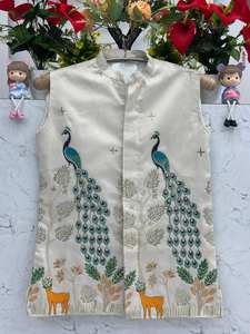 Veste en soie sophistiquée pour hommes pour les mariages et les événements festifs Tenue traditionnelle élégante pour les cérémonies - Product Image 4