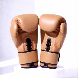 Guantes de Entrenamiento Profesionales de Cuero con Elegantes Detalles en Dorado, Cierre de Cordones y Acolchado de Espuma Multicapa para Gimnasio - Product Image 3