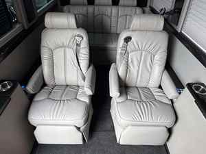 Mercedes-Benz Luxe VAN BUS CAR légèrement usagé - Product Image 5