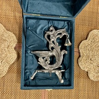 DIYA en forme de paon plaqué argent avec cloche suspendue